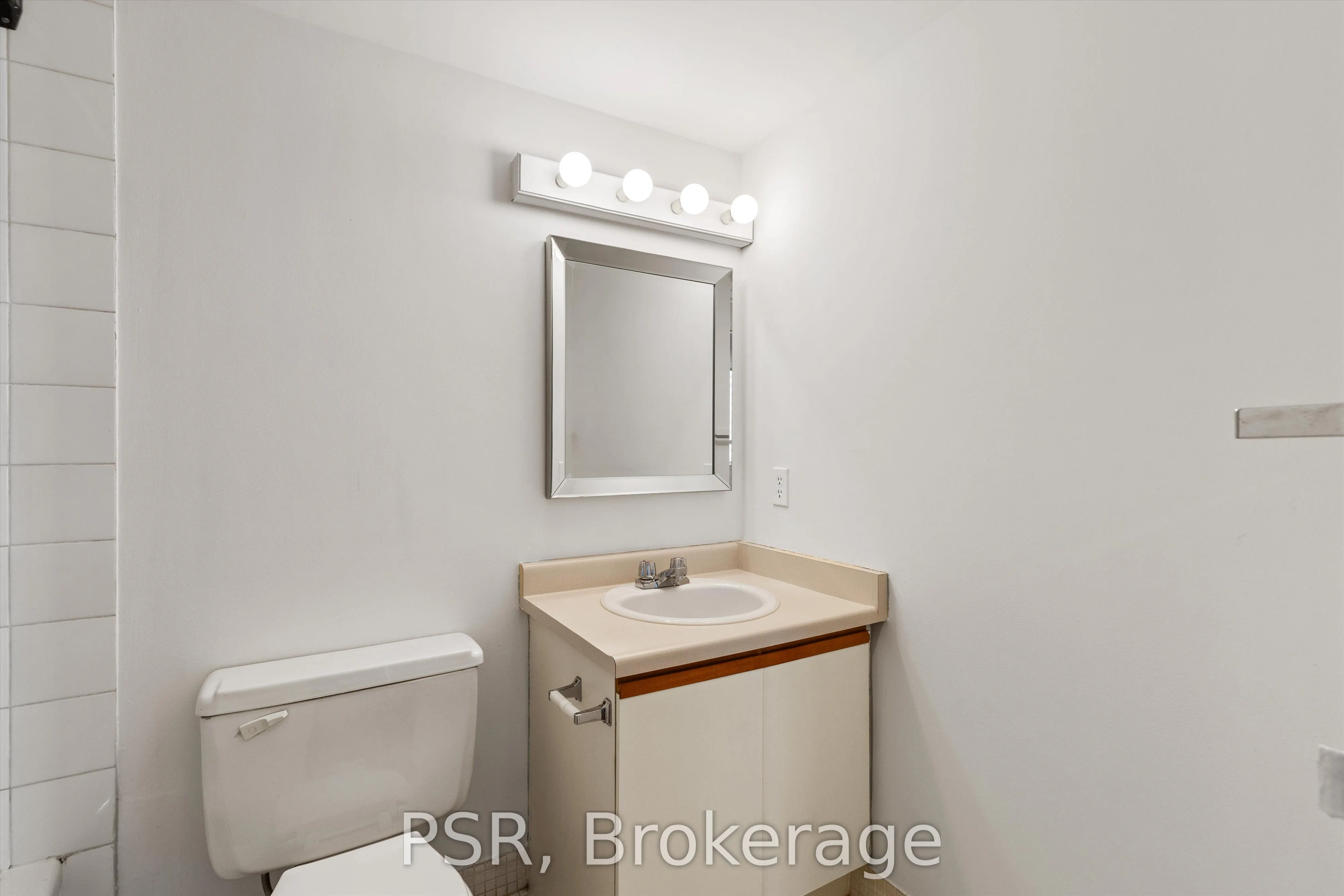 633 Bay Street, #901