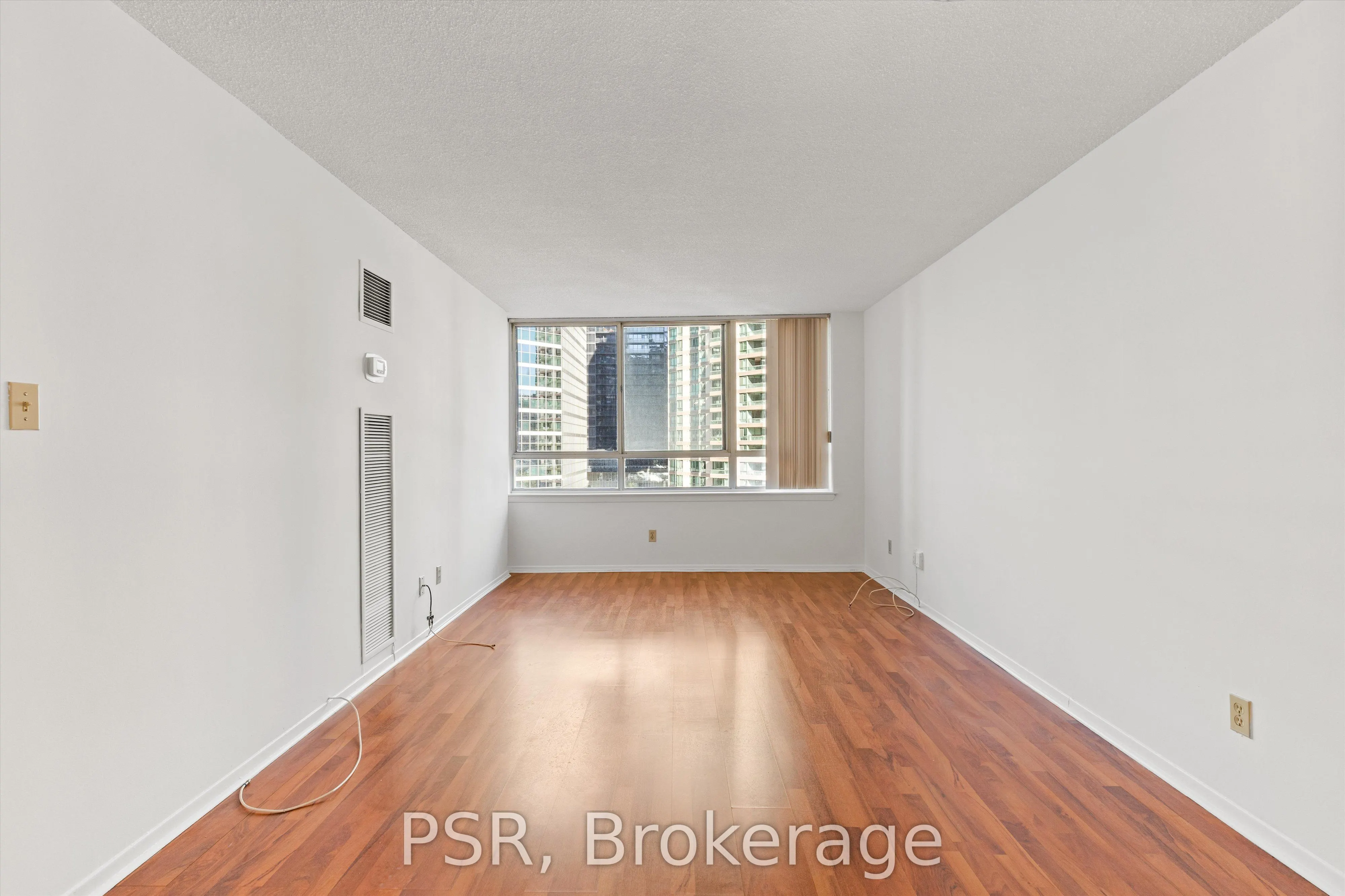 633 Bay Street, #901