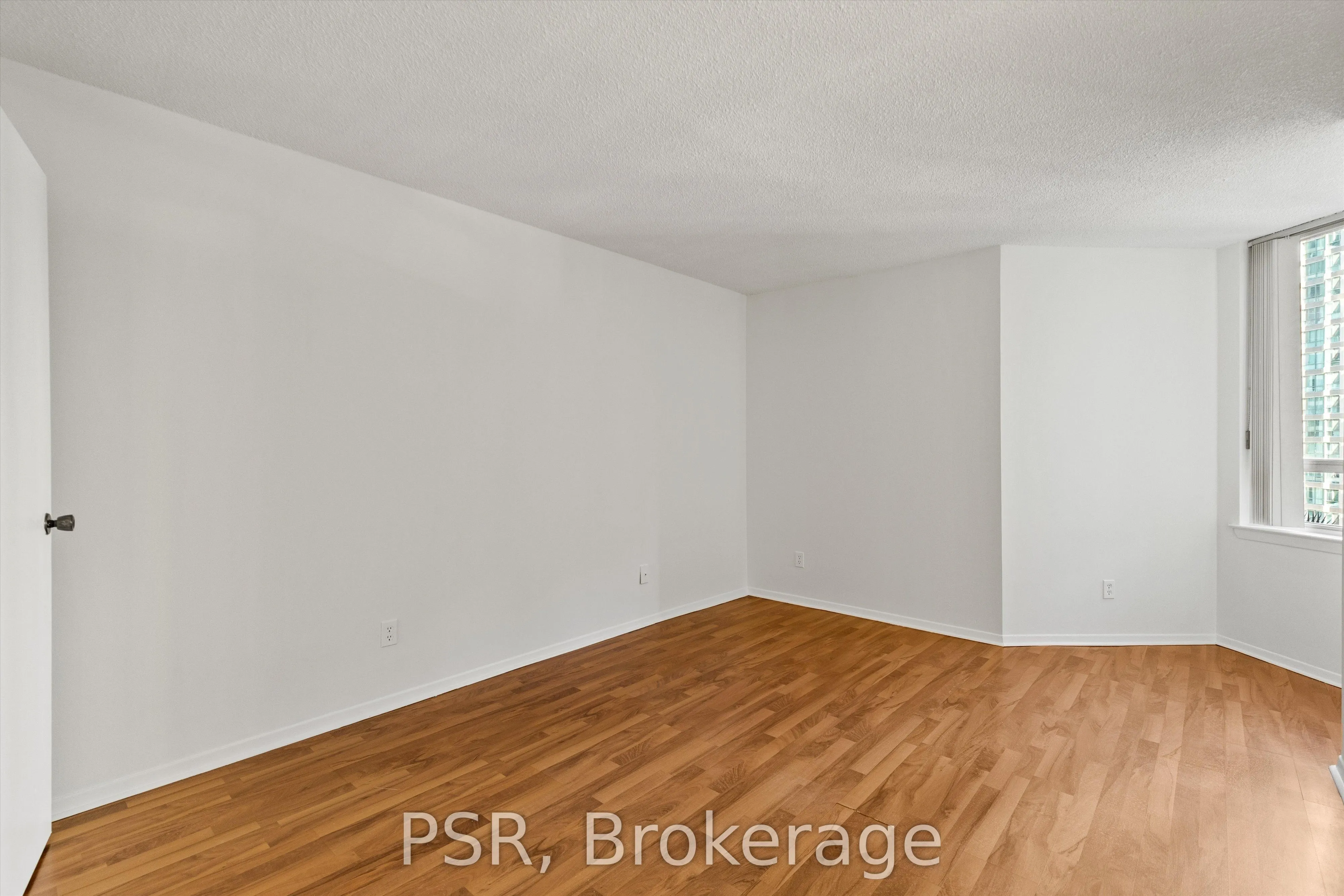 633 Bay Street, #901