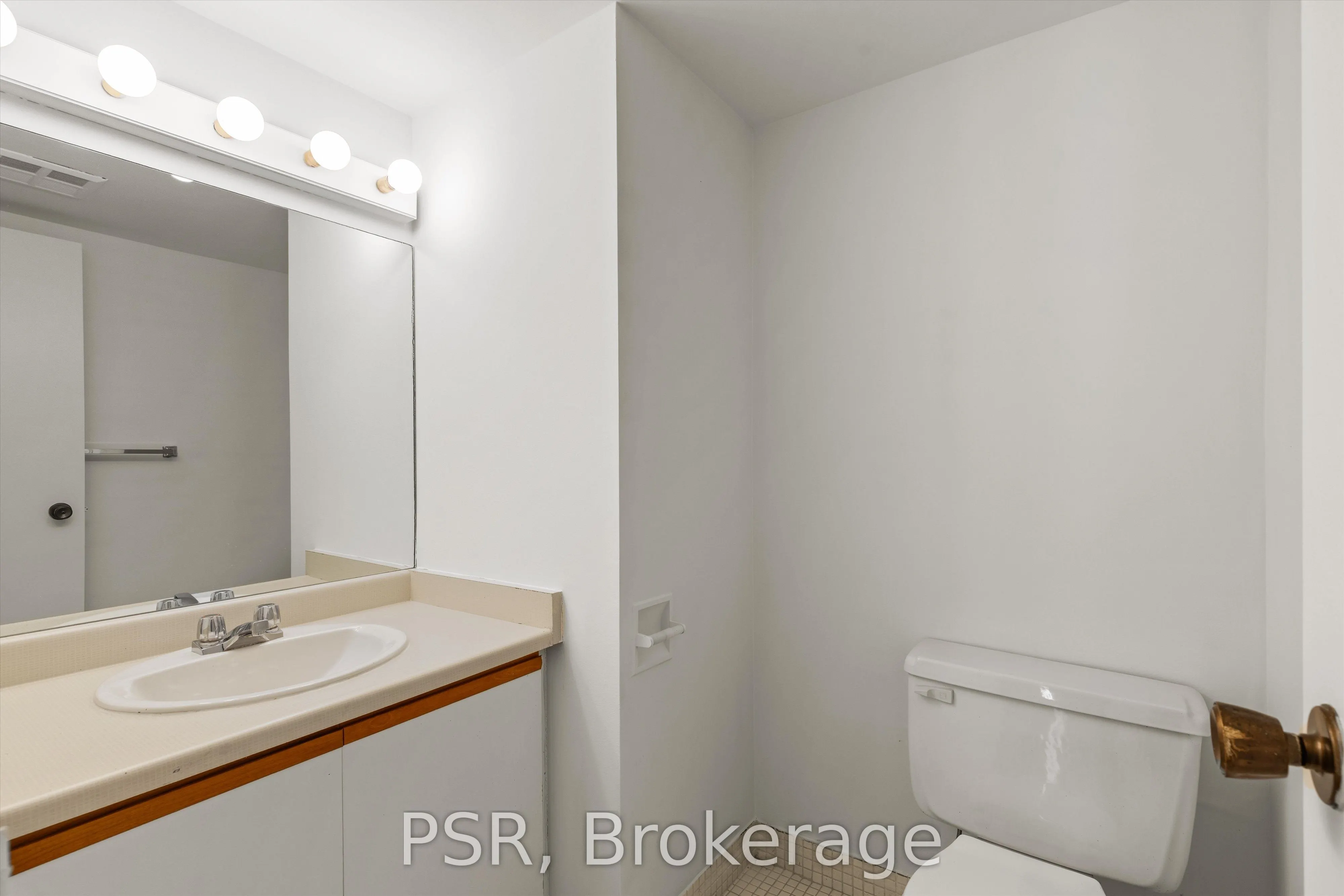 633 Bay Street, #901