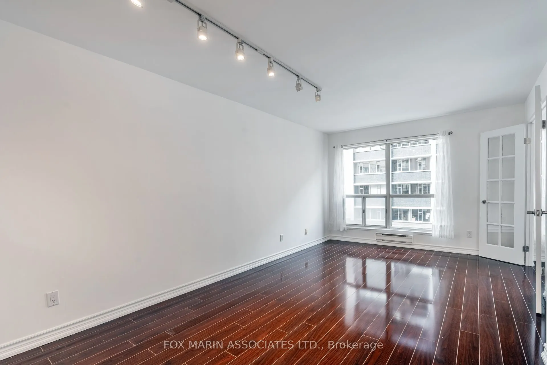 7 Carlton Street, #714