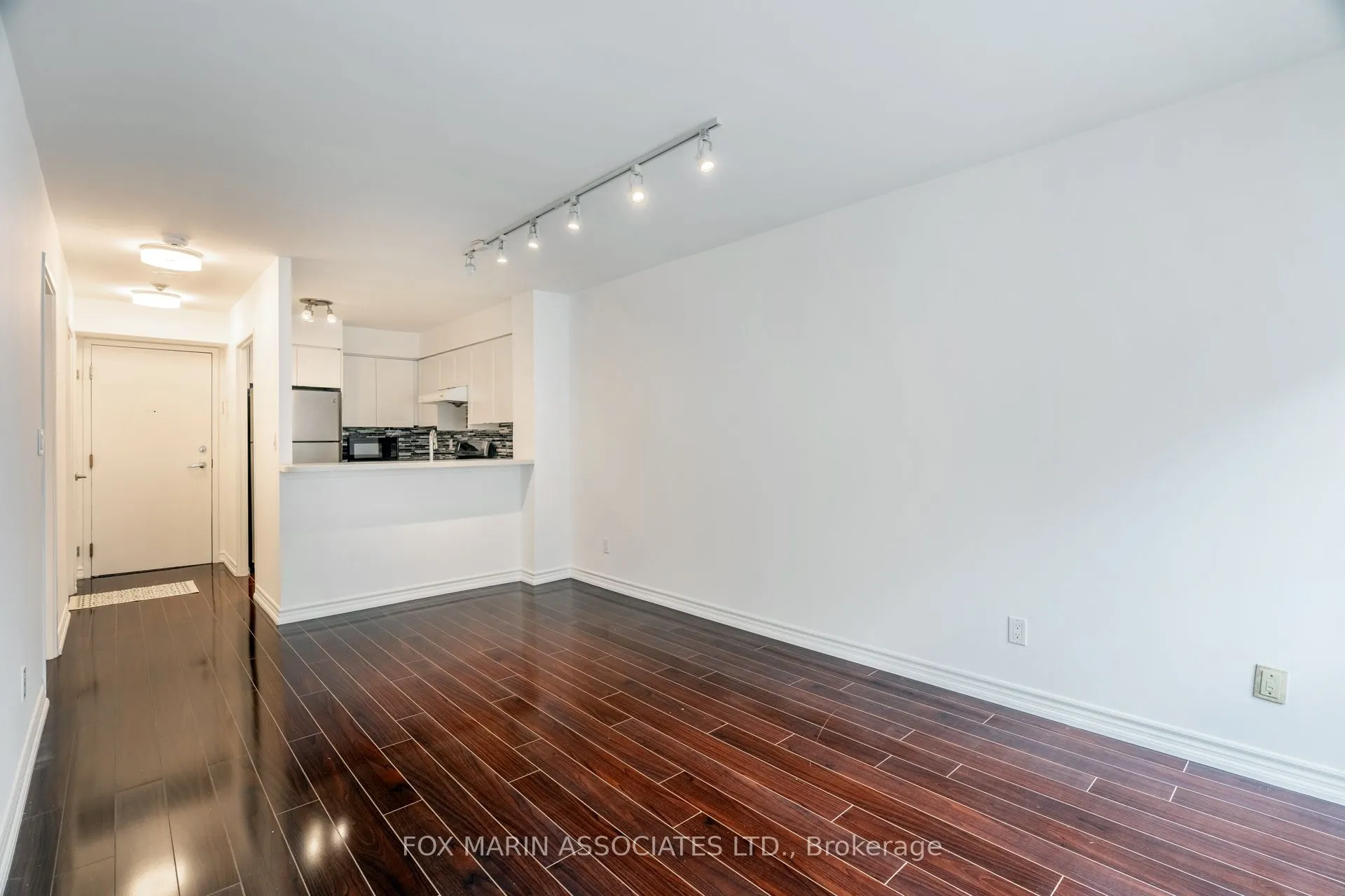 7 Carlton Street, #714