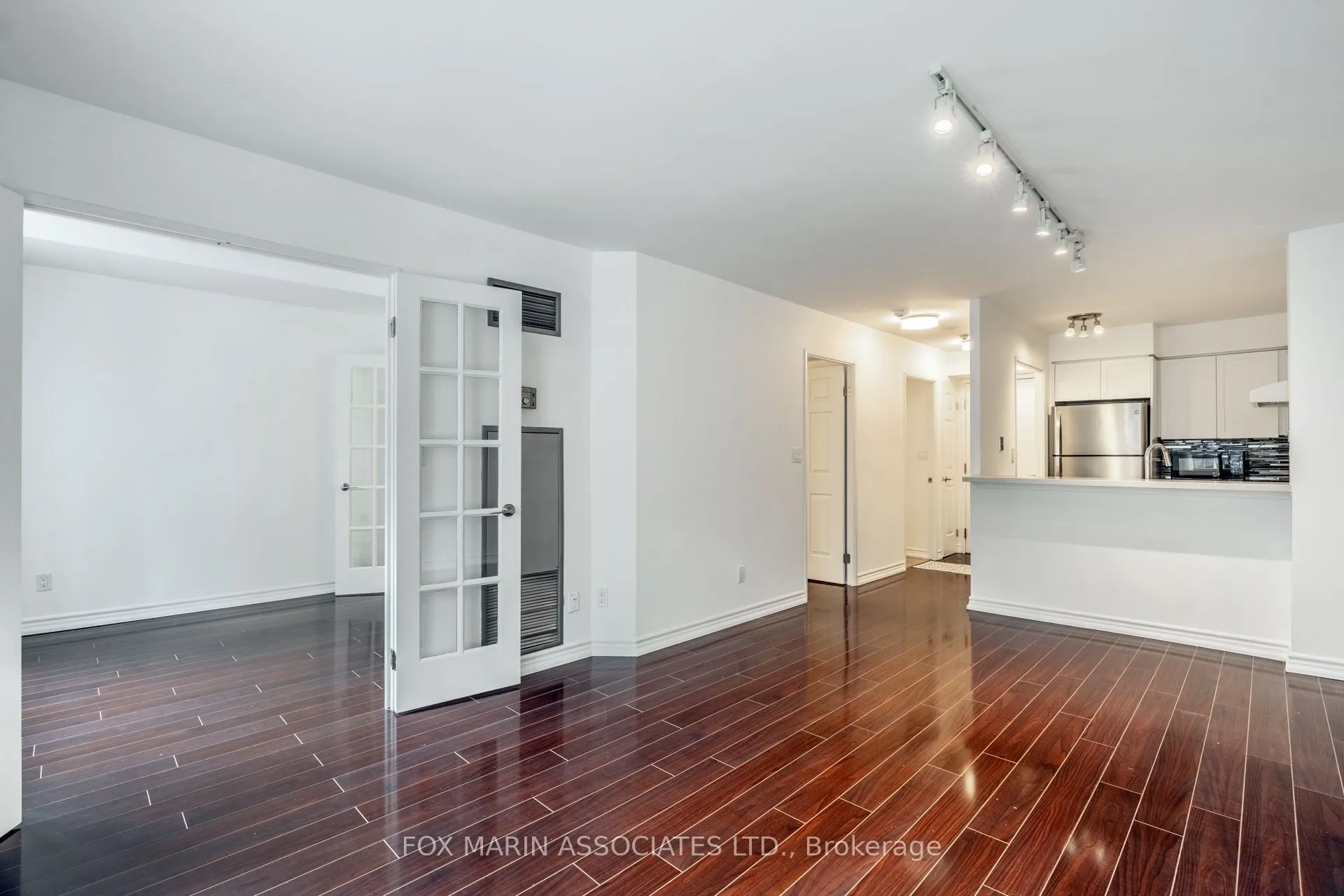 7 Carlton Street, #714