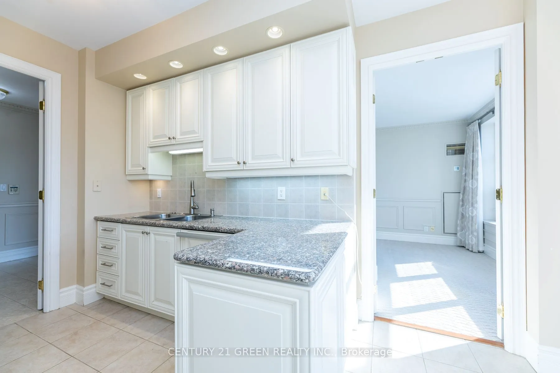 10 Old York Mills Road, #402