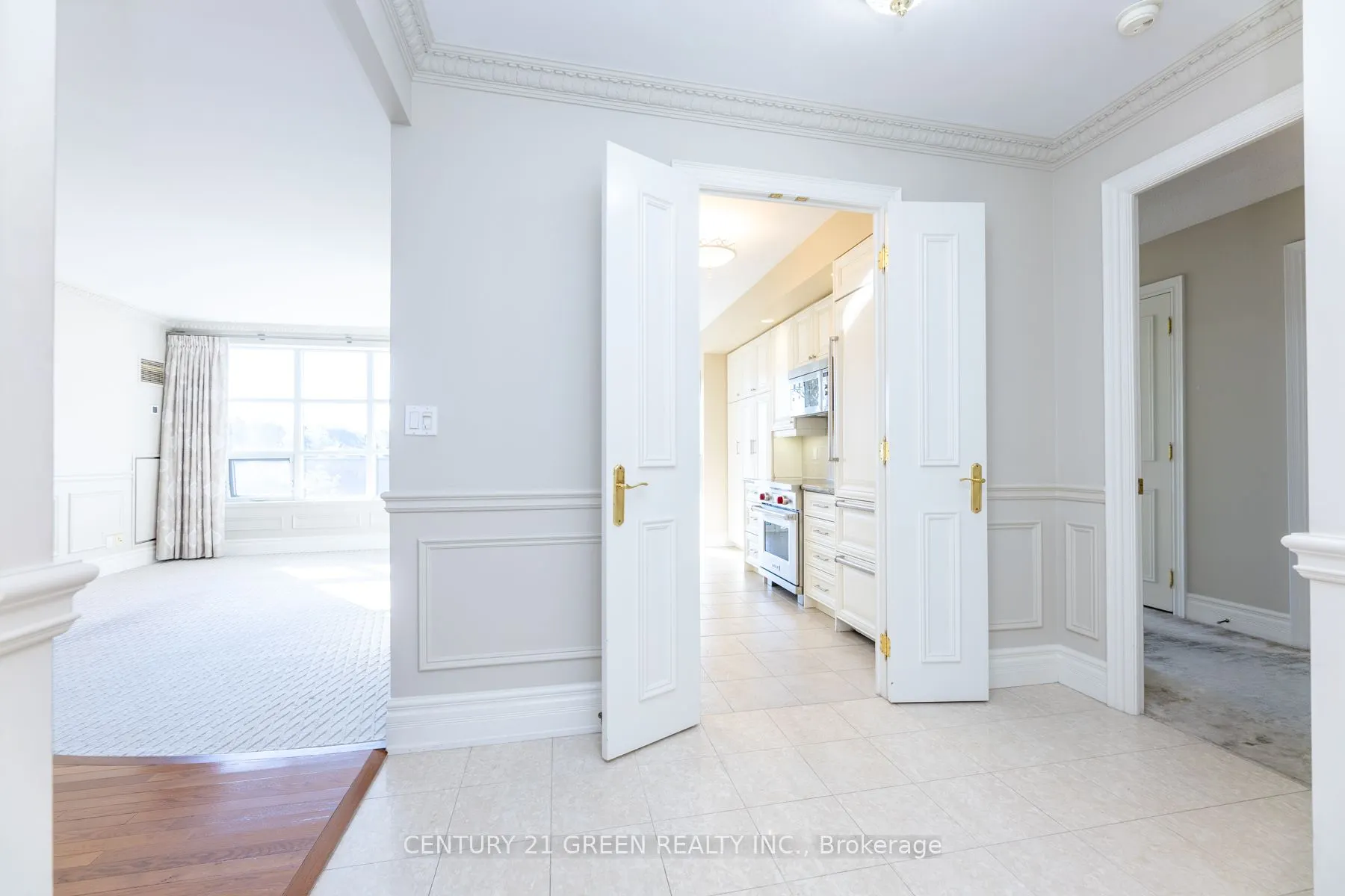 10 Old York Mills Road, #402