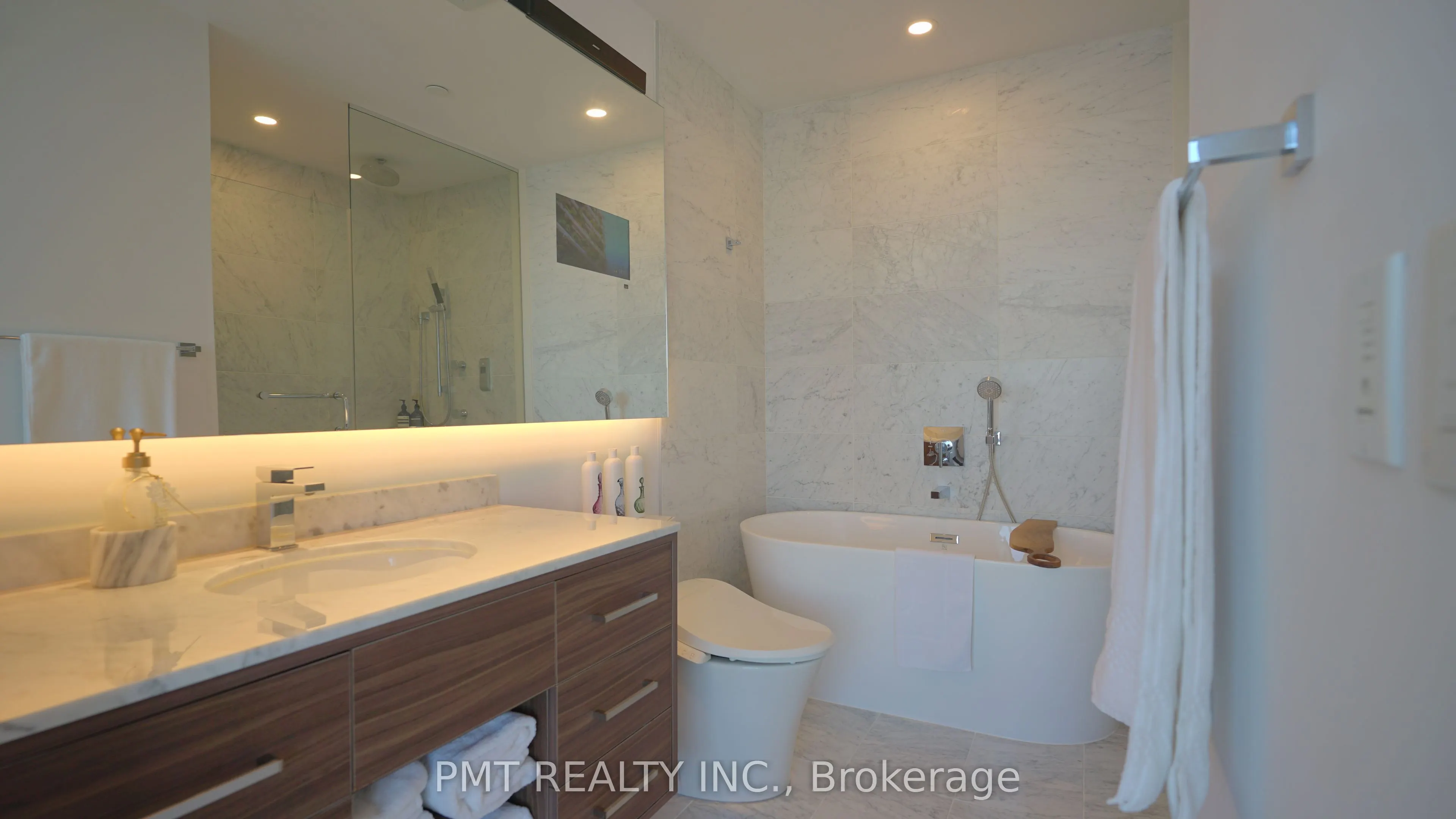 488 University Avenue, #5102