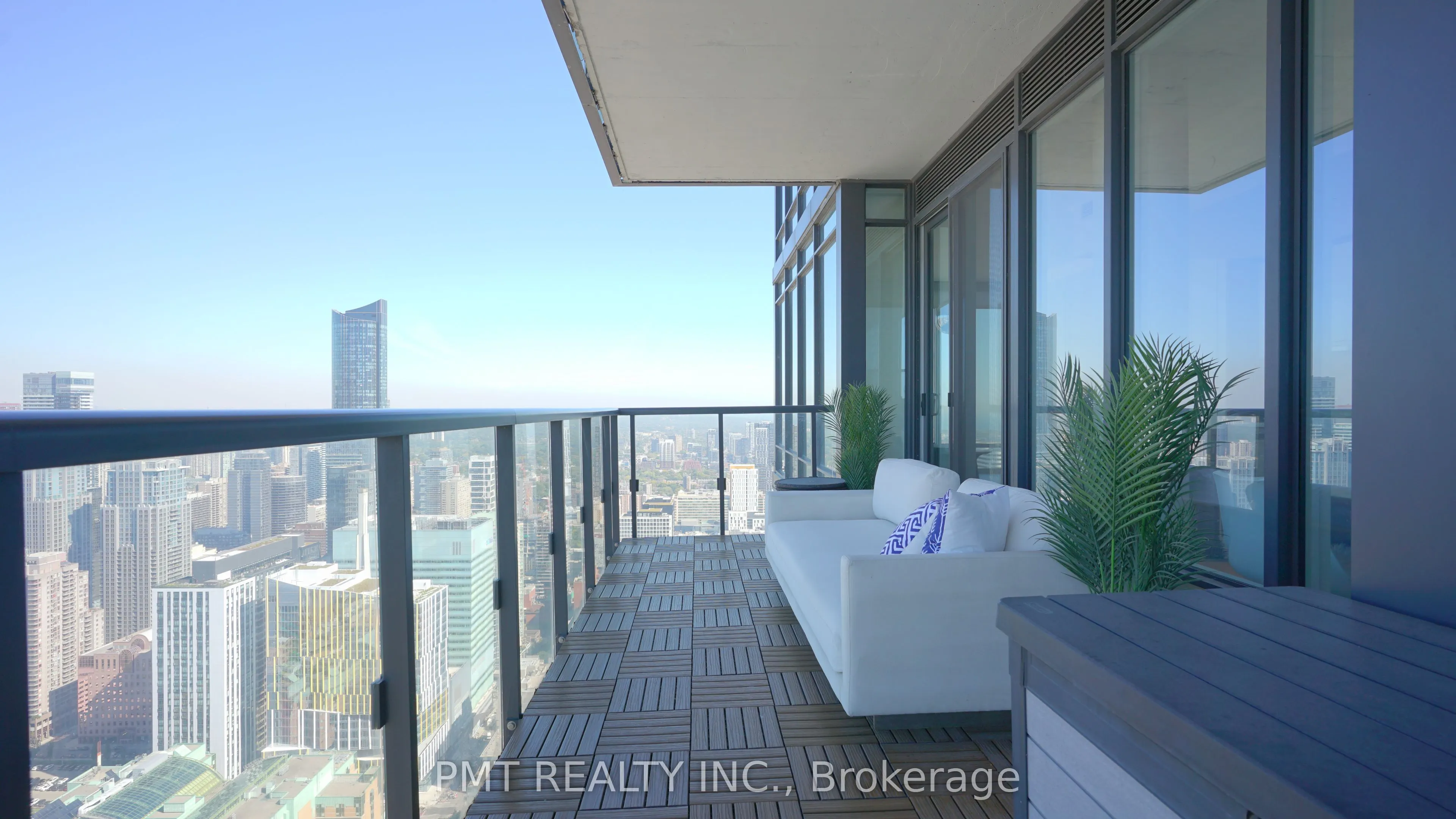488 University Avenue, #5102