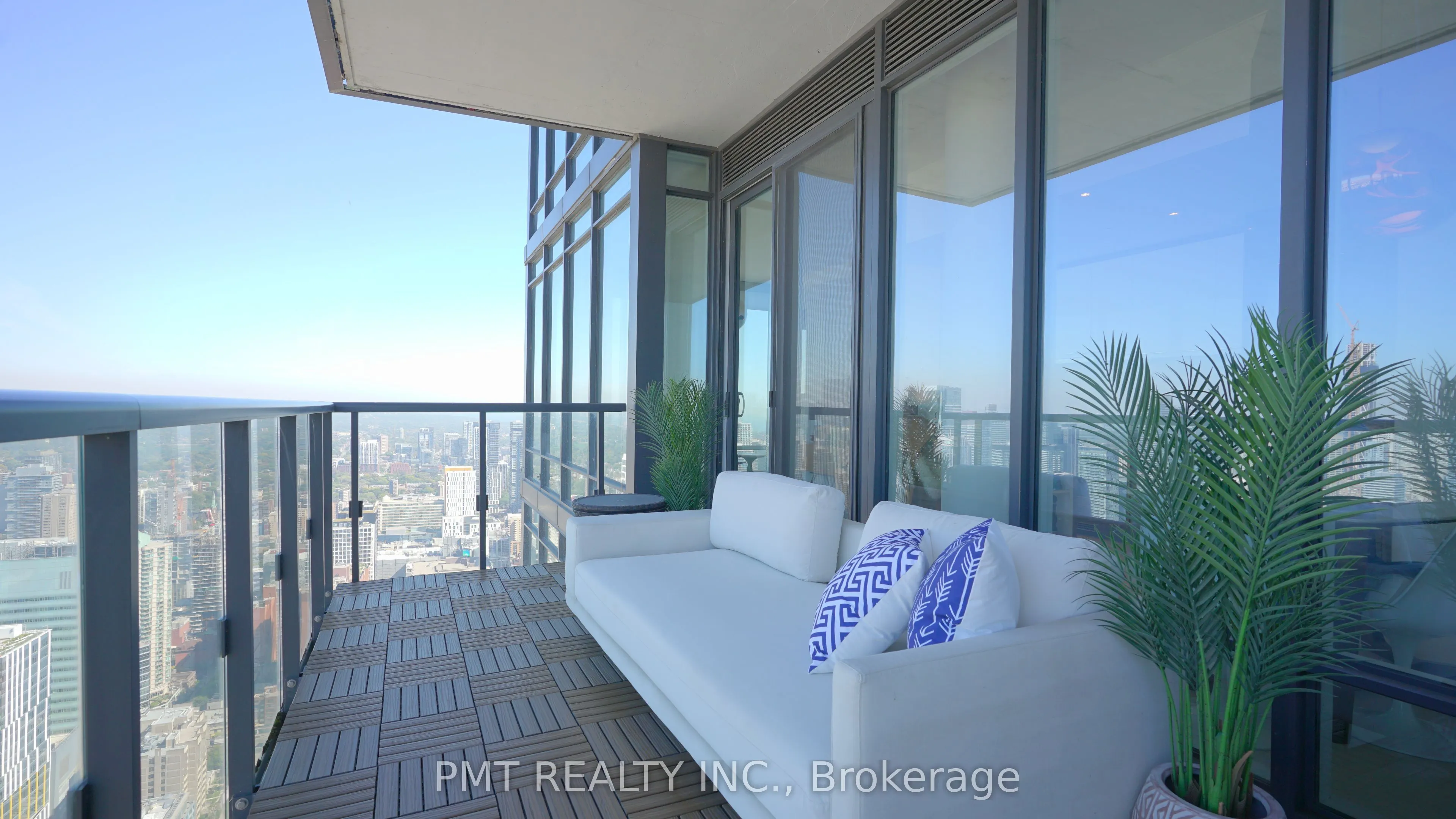 488 University Avenue, #5102