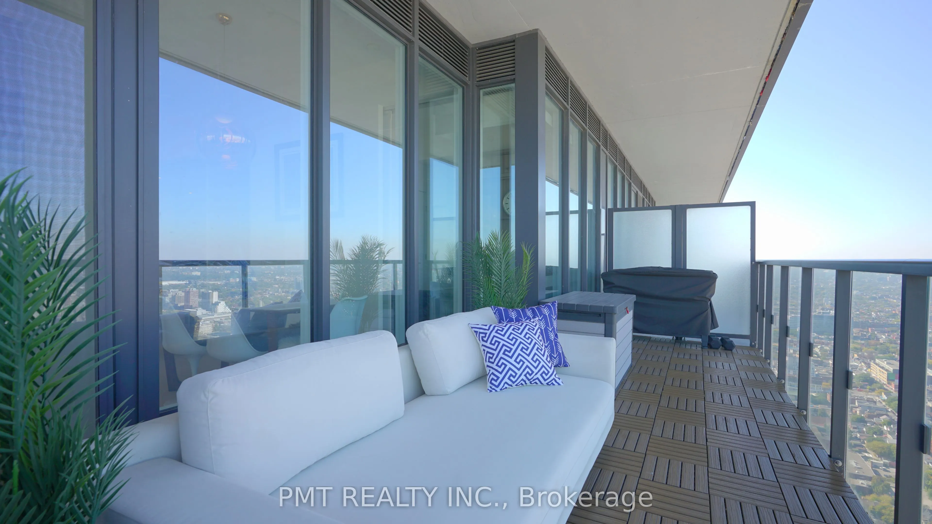 488 University Avenue, #5102