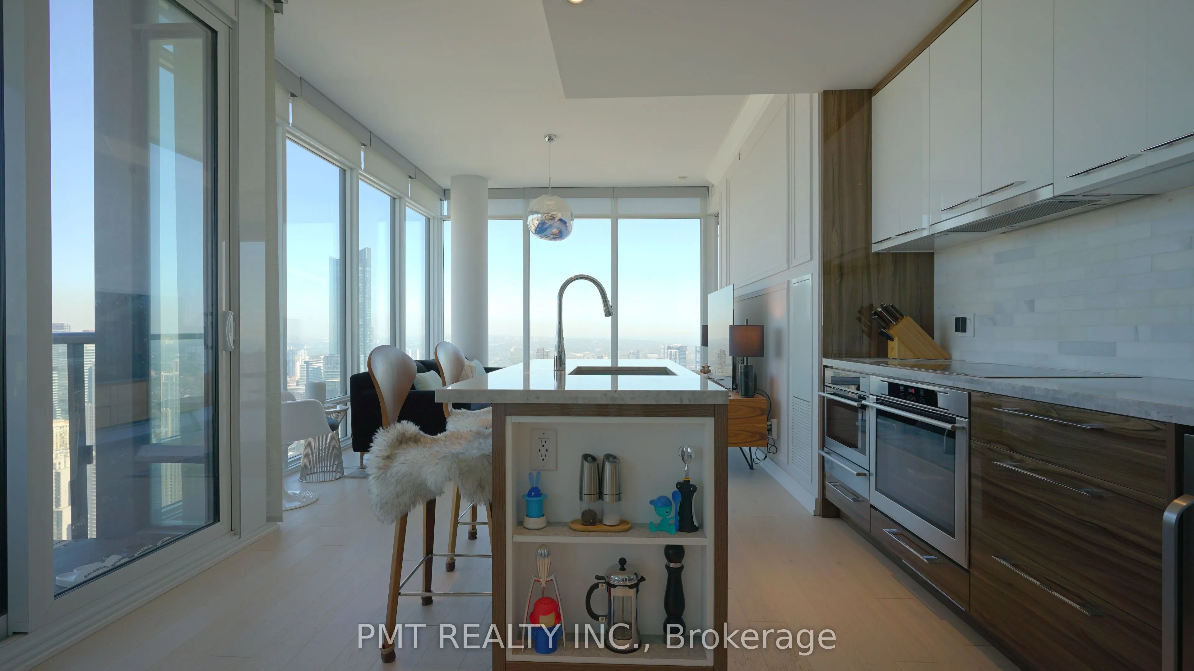 488 University Avenue, #5102