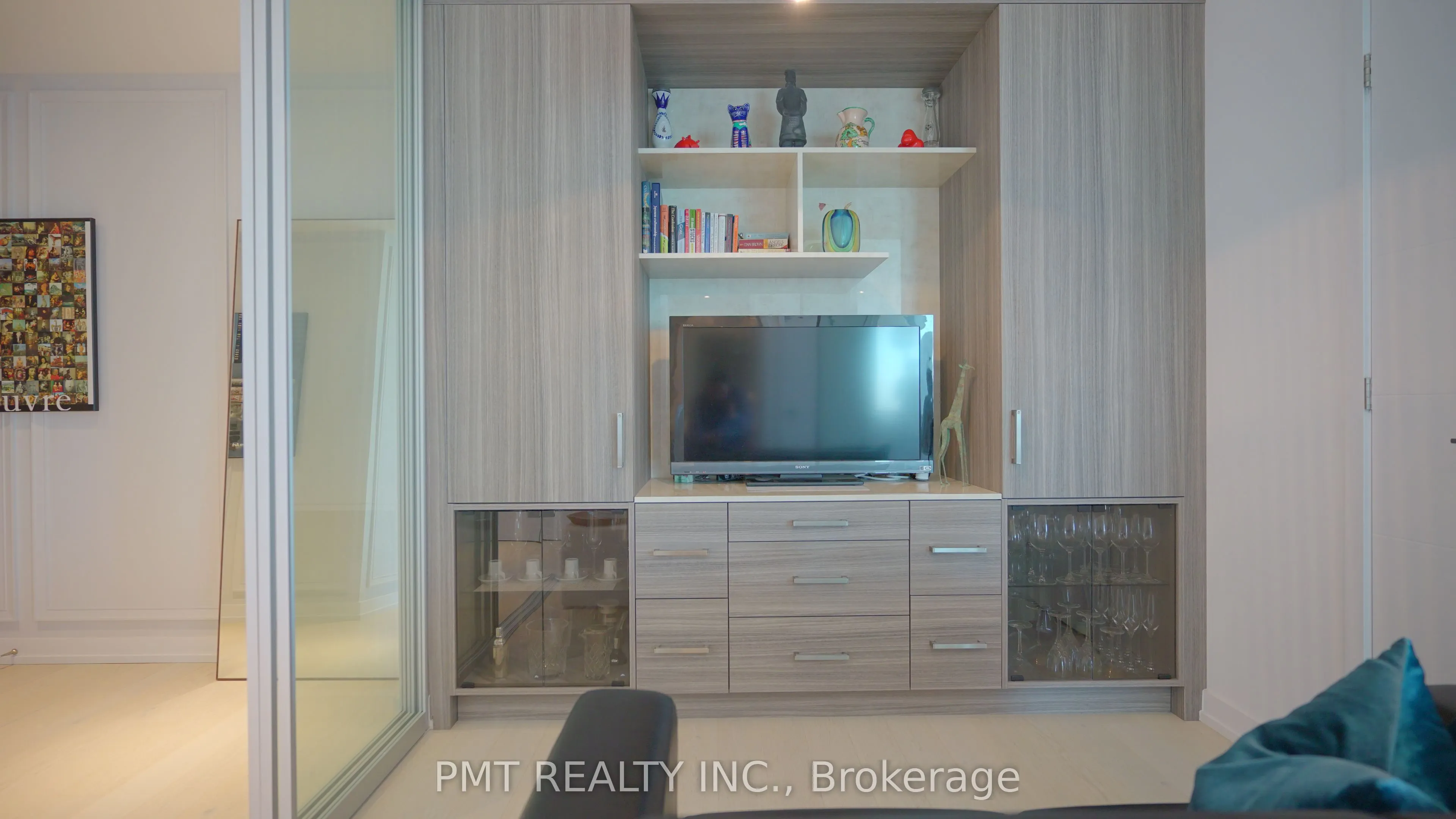 488 University Avenue, #5102