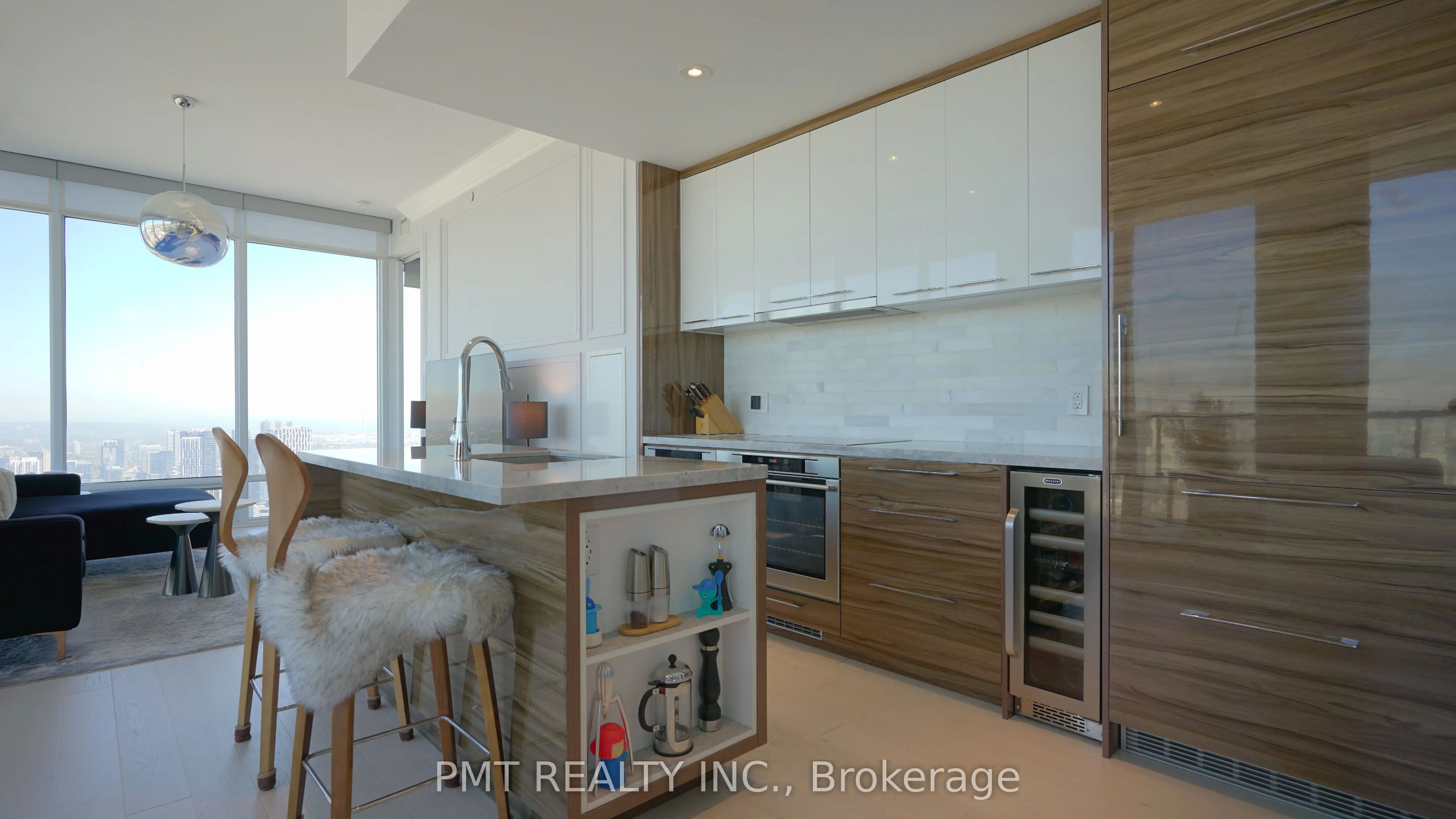 488 University Avenue, #5102