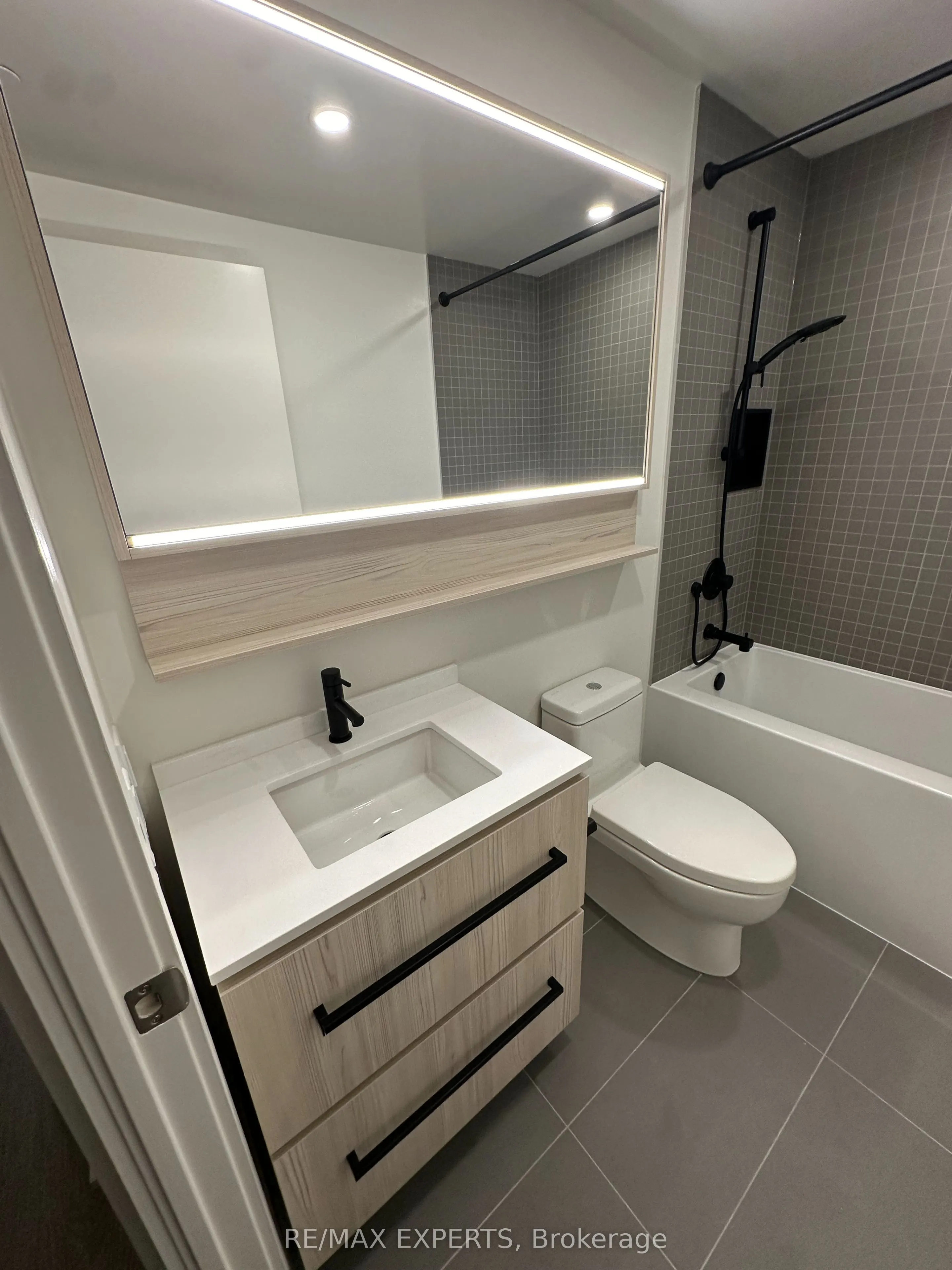 425 Front Street, #418