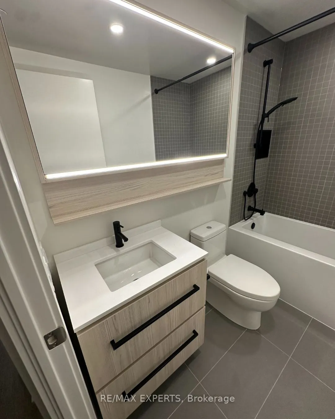 425 Front Street, #418