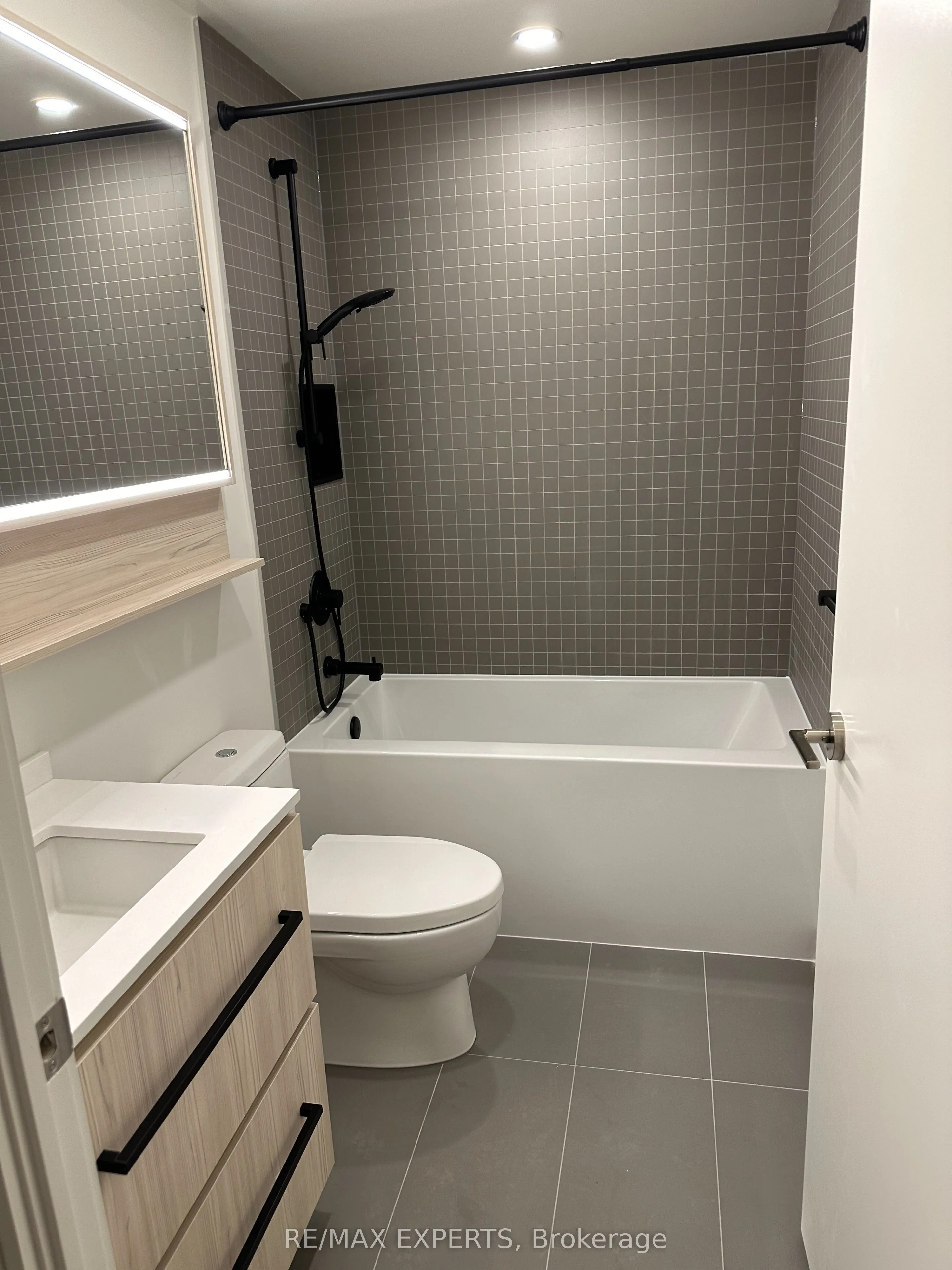425 Front Street, #418