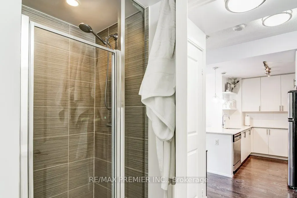 560 Front Street W, #414
