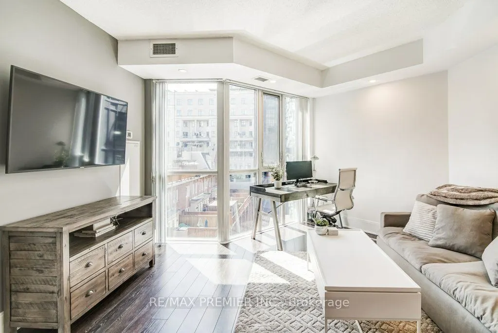 560 Front Street W, #414