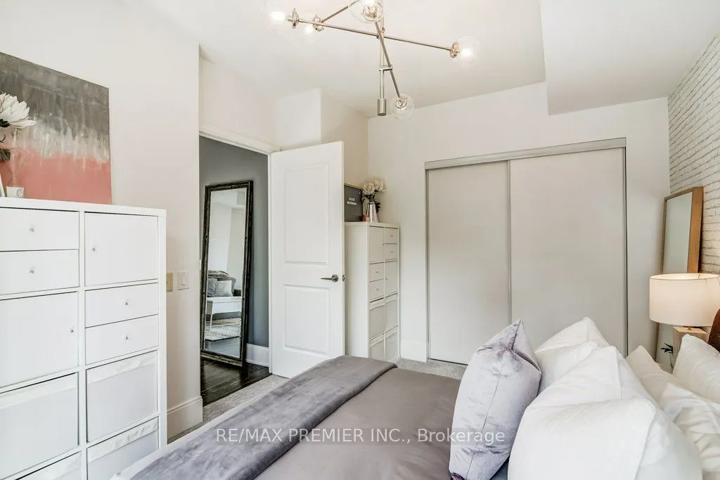 560 Front Street W, #414