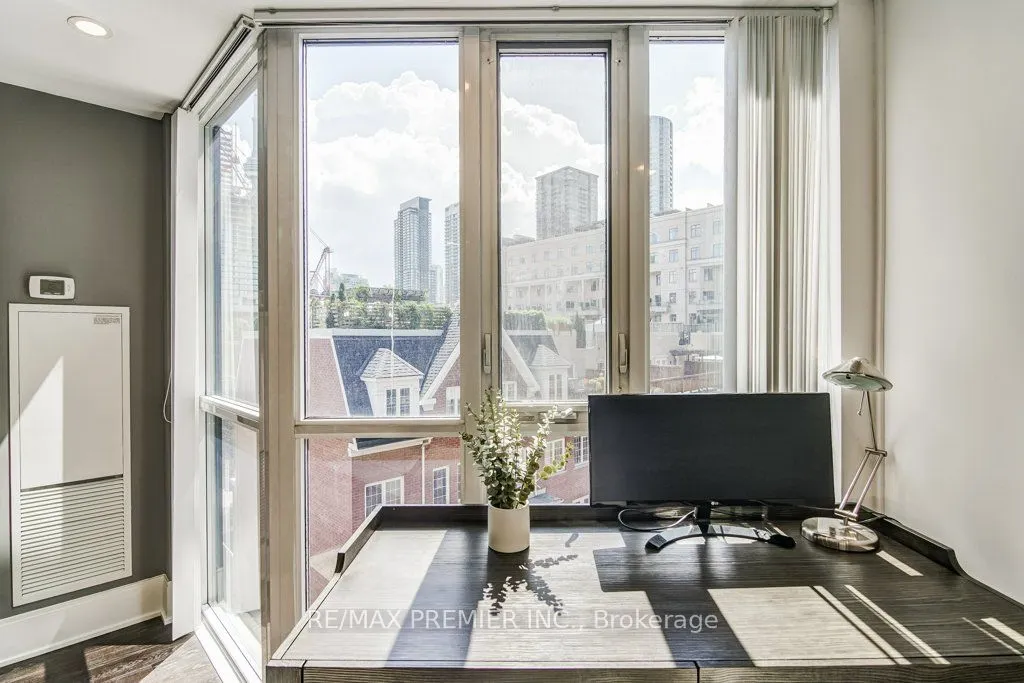 560 Front Street W, #414