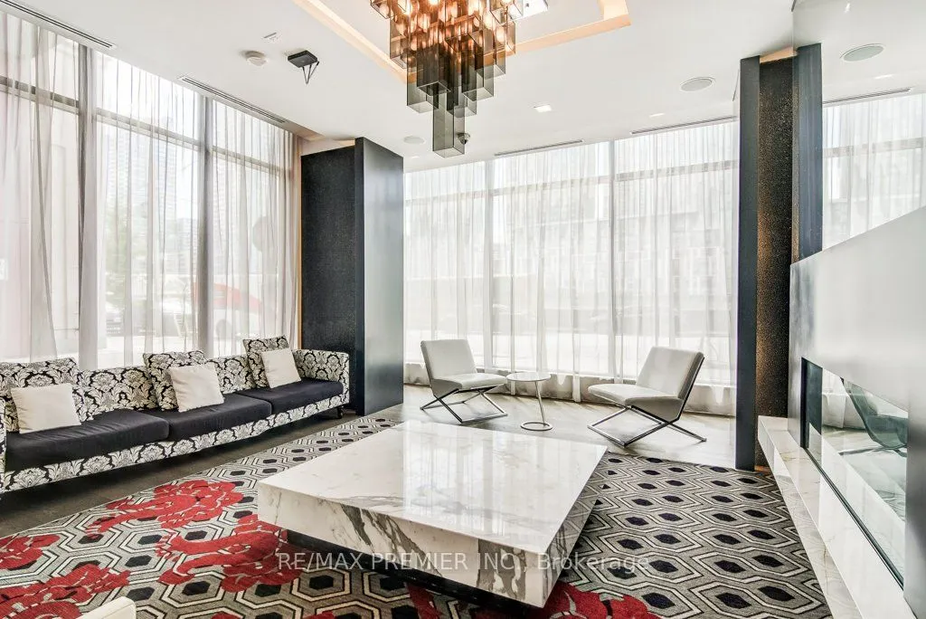 560 Front Street W, #414