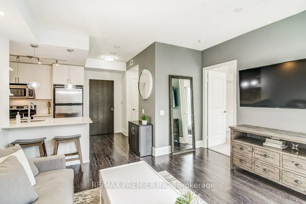 560 Front Street W, #414