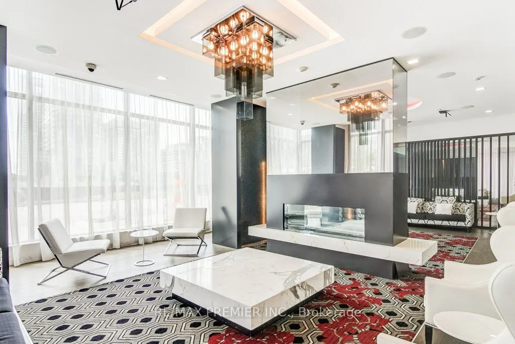 560 Front Street W, #414
