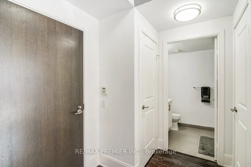 560 Front Street W, #414
