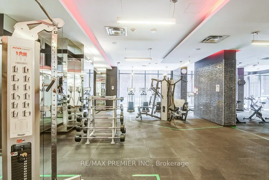 560 Front Street W, #414