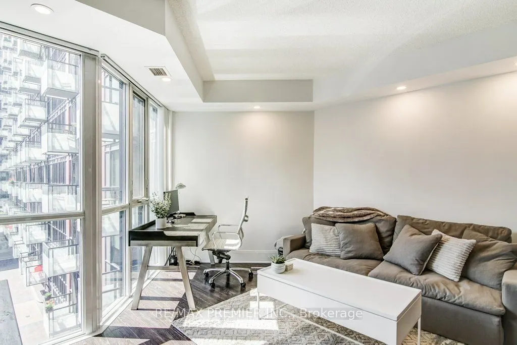 560 Front Street W, #414