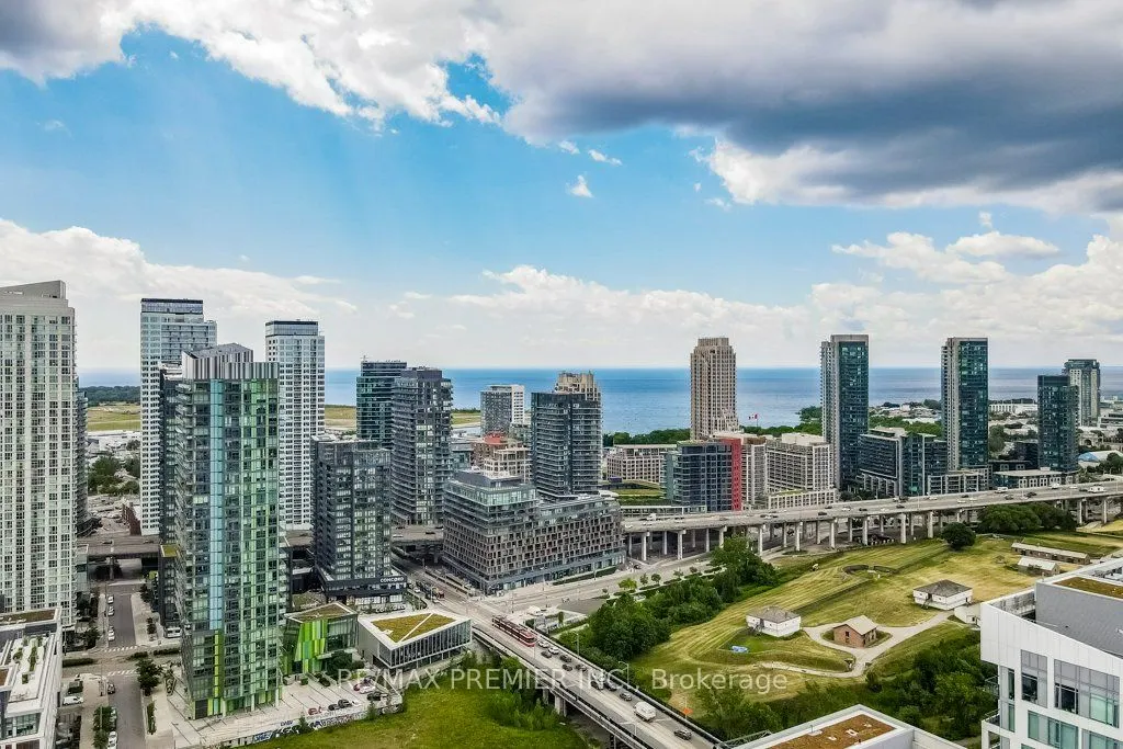 560 Front Street W, #414