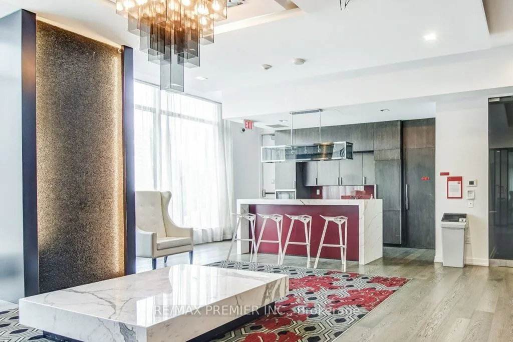 560 Front Street W, #414