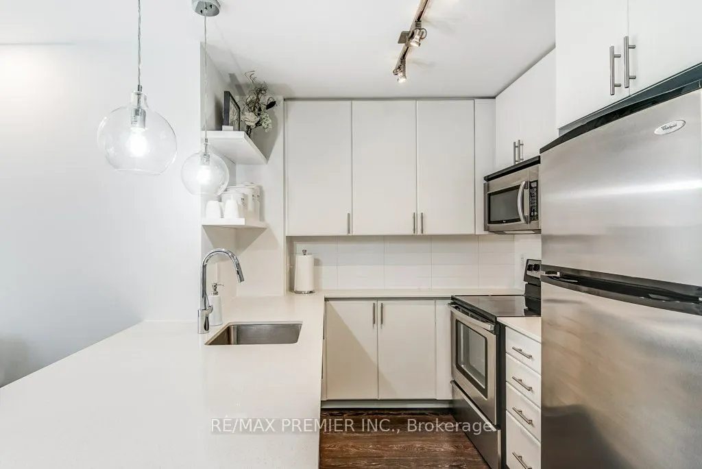 560 Front Street W, #414