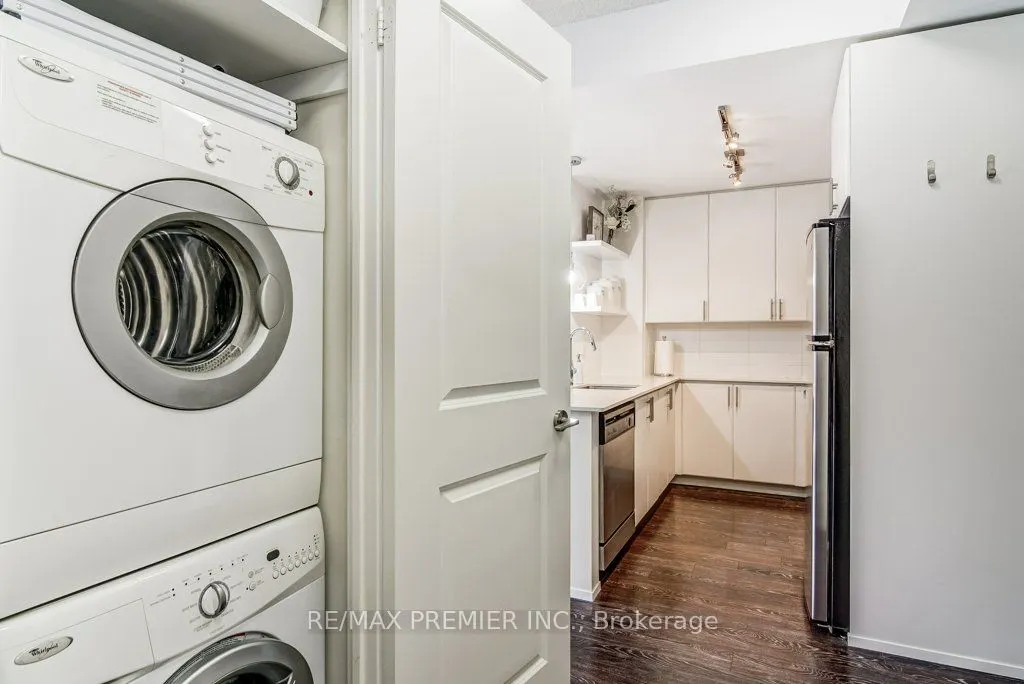 560 Front Street W, #414
