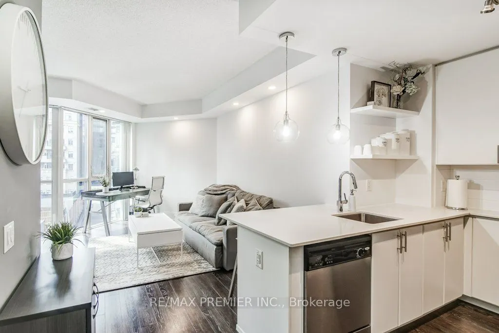 560 Front Street W, #414