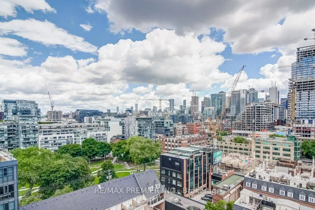 560 Front Street W, #414