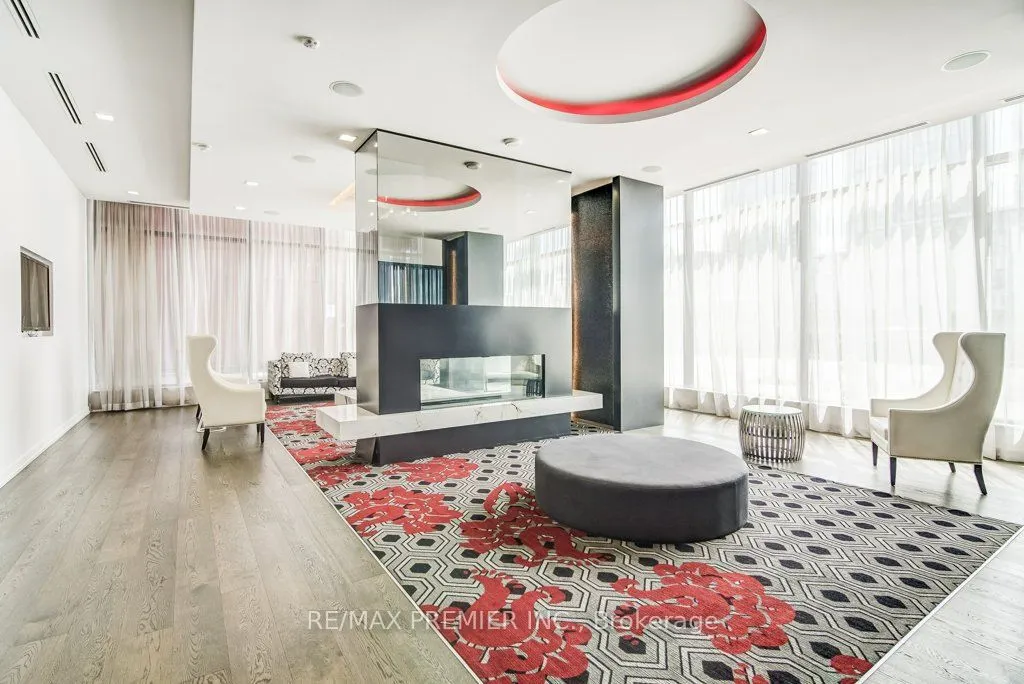 560 Front Street W, #414