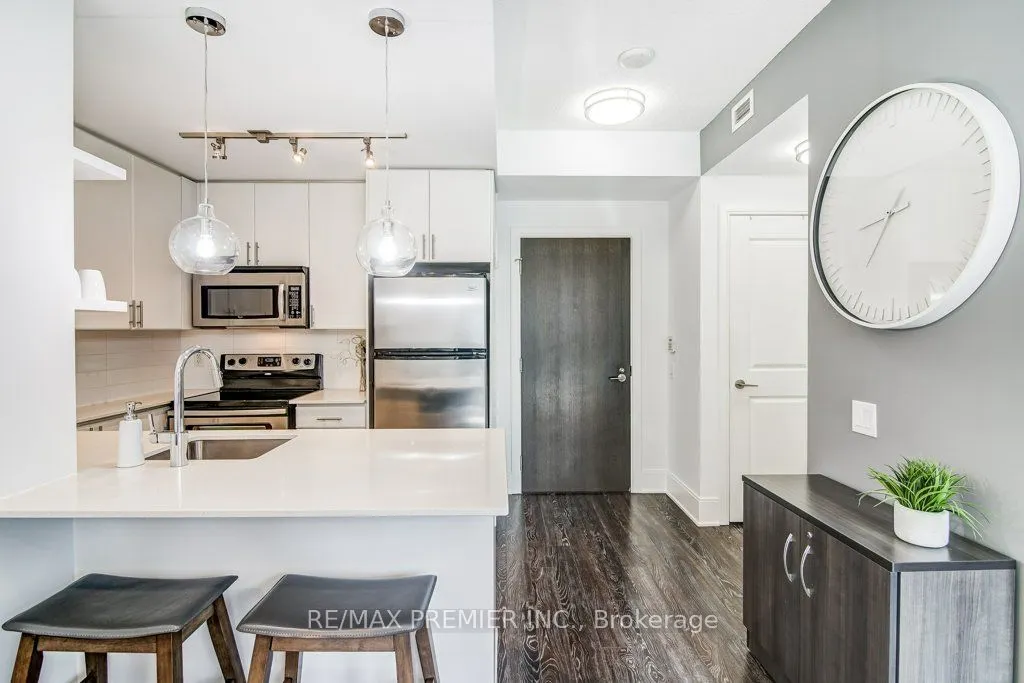 560 Front Street W, #414