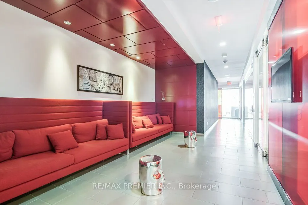 560 Front Street W, #414