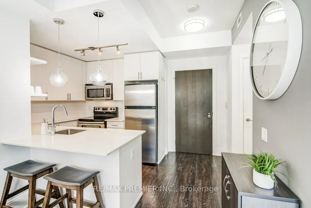 560 Front Street W, #414