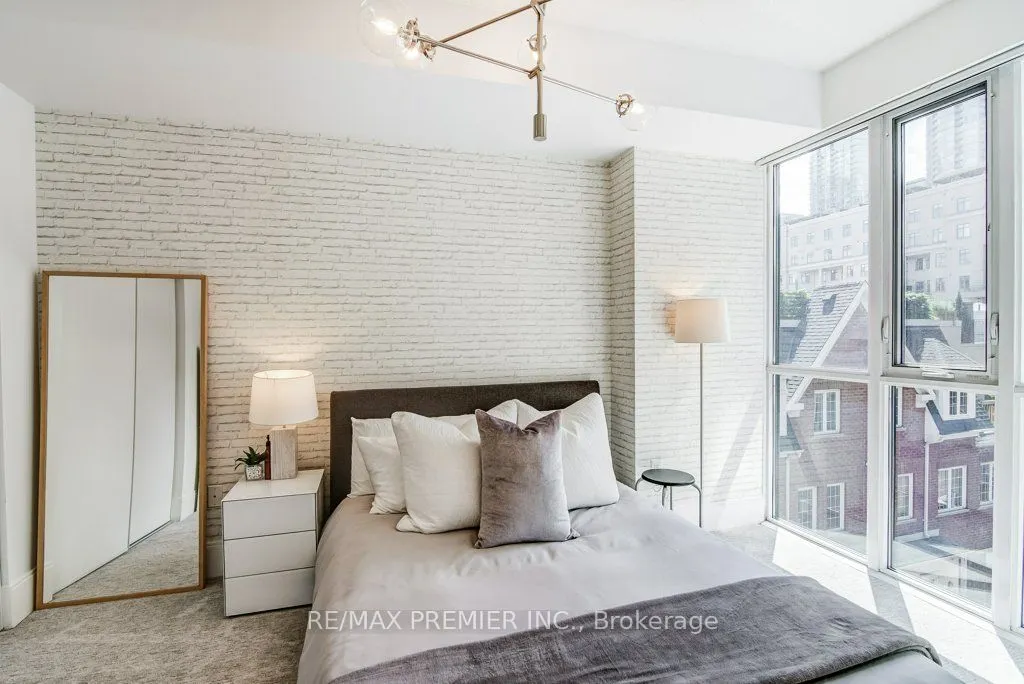 560 Front Street W, #414