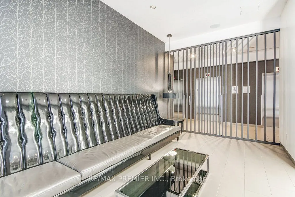 560 Front Street W, #414