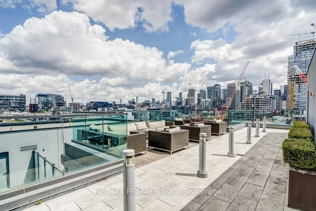 560 Front Street W, #414