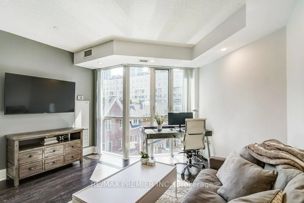 560 Front Street W, #414