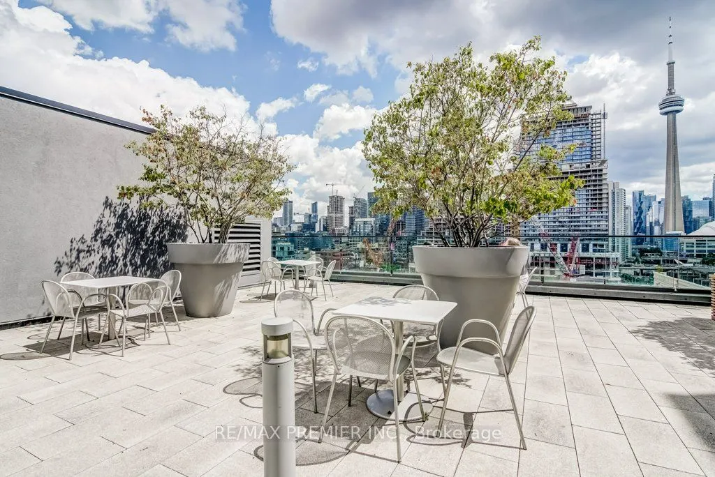 560 Front Street W, #414