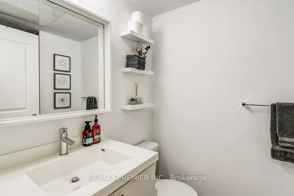 560 Front Street W, #414