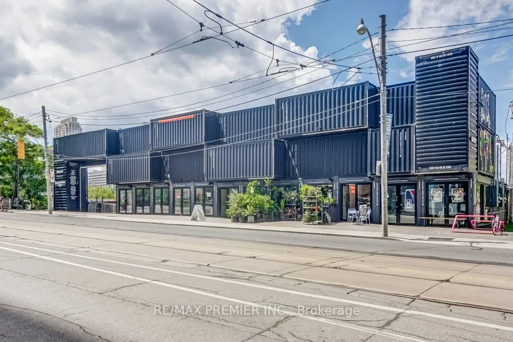 560 Front Street W, #414