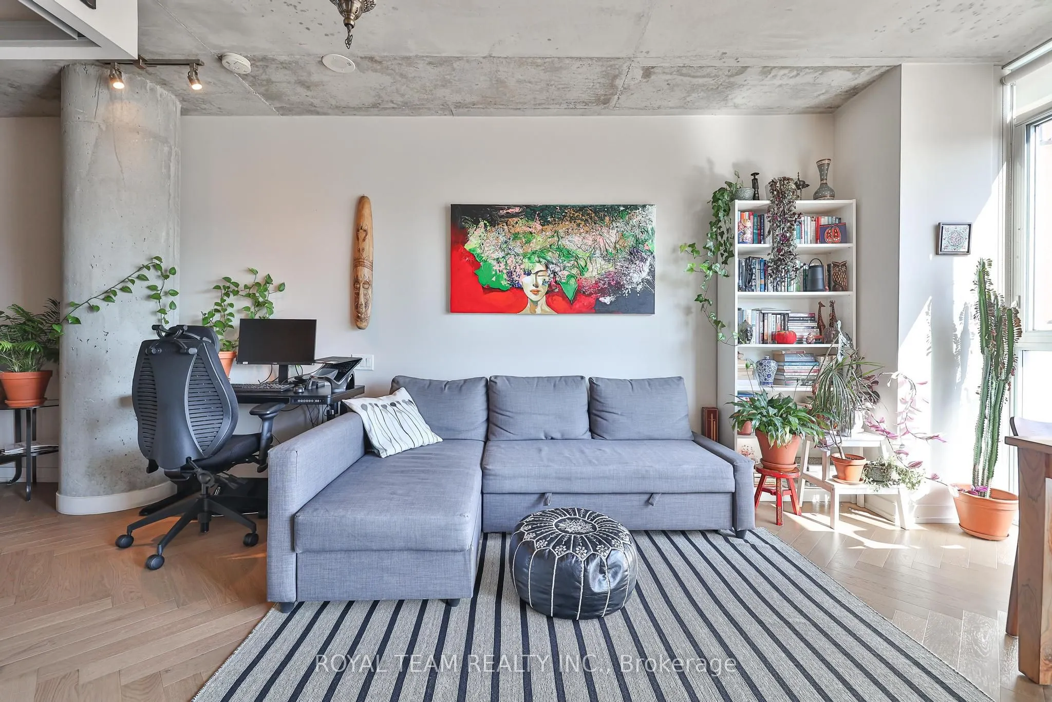 318 King Street E, #206