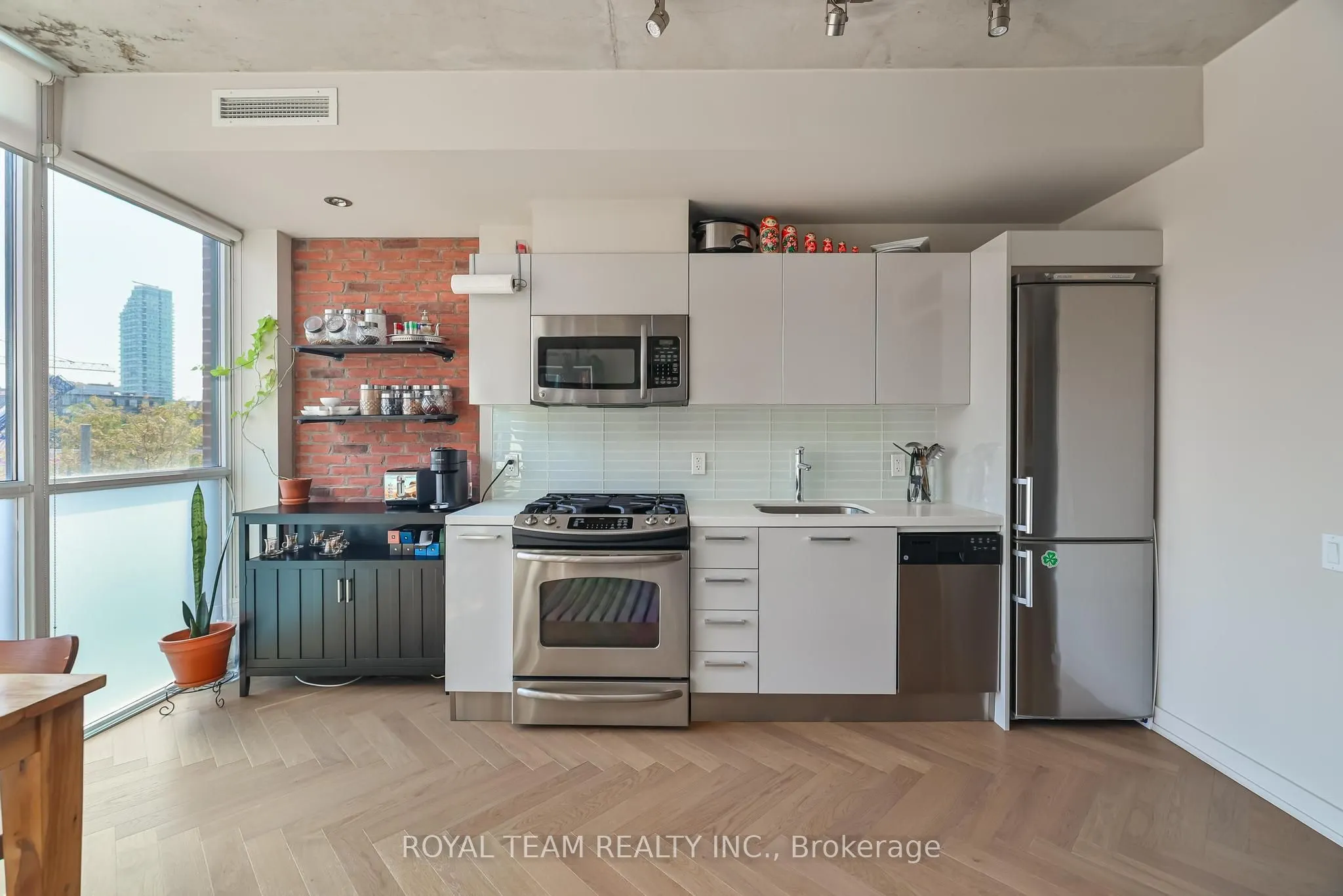 318 King Street E, #206