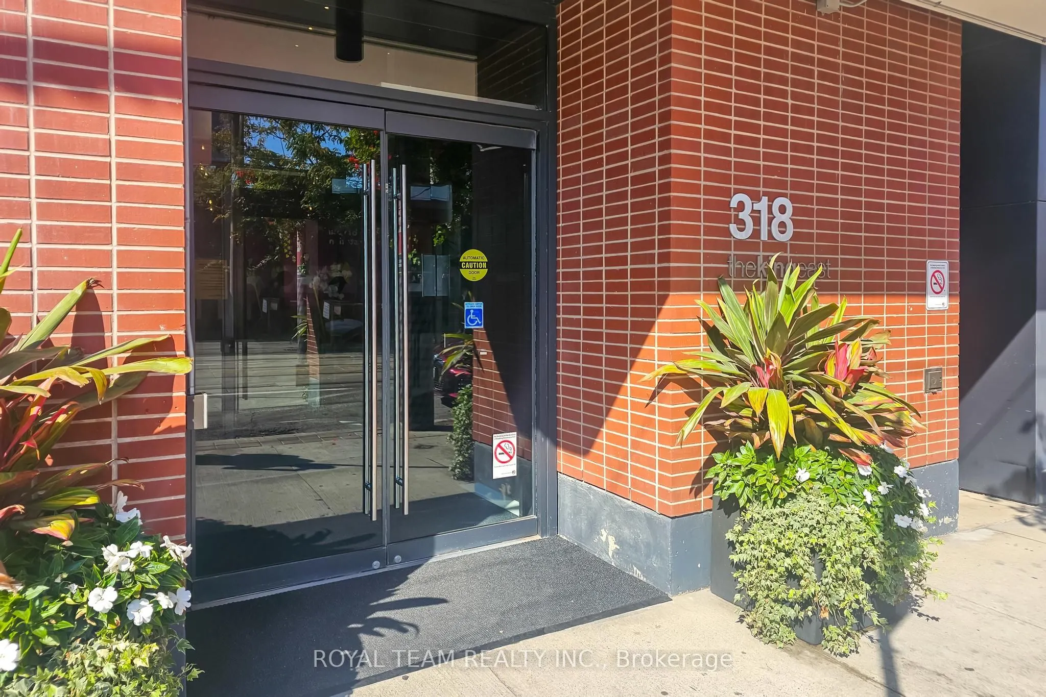 318 King Street E, #206