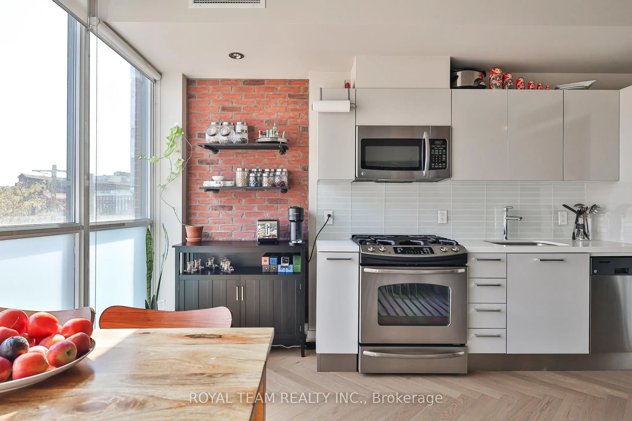 318 King Street E, #206